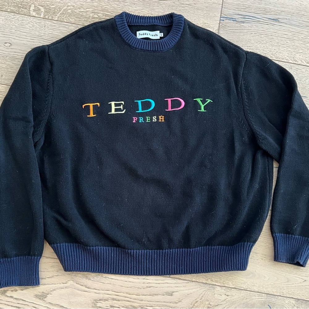 Teddy Fresh Mens‎ Crewneck Sweater Size Medium Logo Knit Black with Navy Trim
